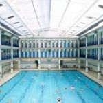 Les piscines ouvertes en soirée à Paris